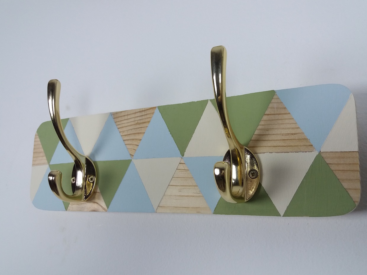 Percheros de pared outlet de madera pintados